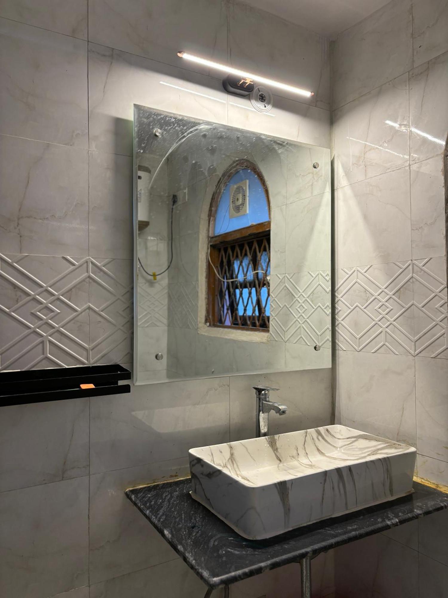 Atharva'S Homestay By Goaround Homes - Nehru Enclave Metro, South Delhi Нью-Дели Экстерьер фото