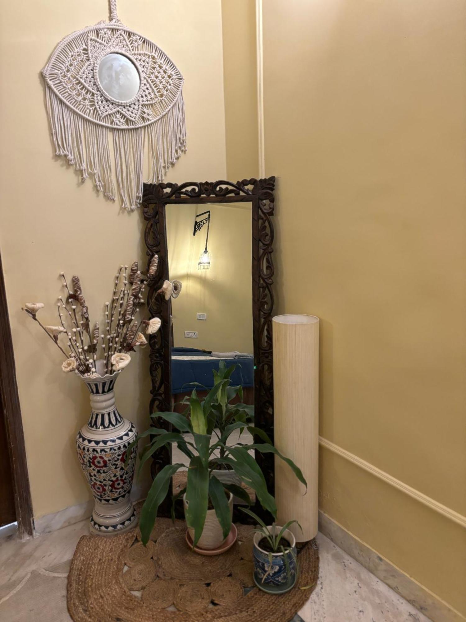 Atharva'S Homestay By Goaround Homes - Nehru Enclave Metro, South Delhi Нью-Дели Экстерьер фото