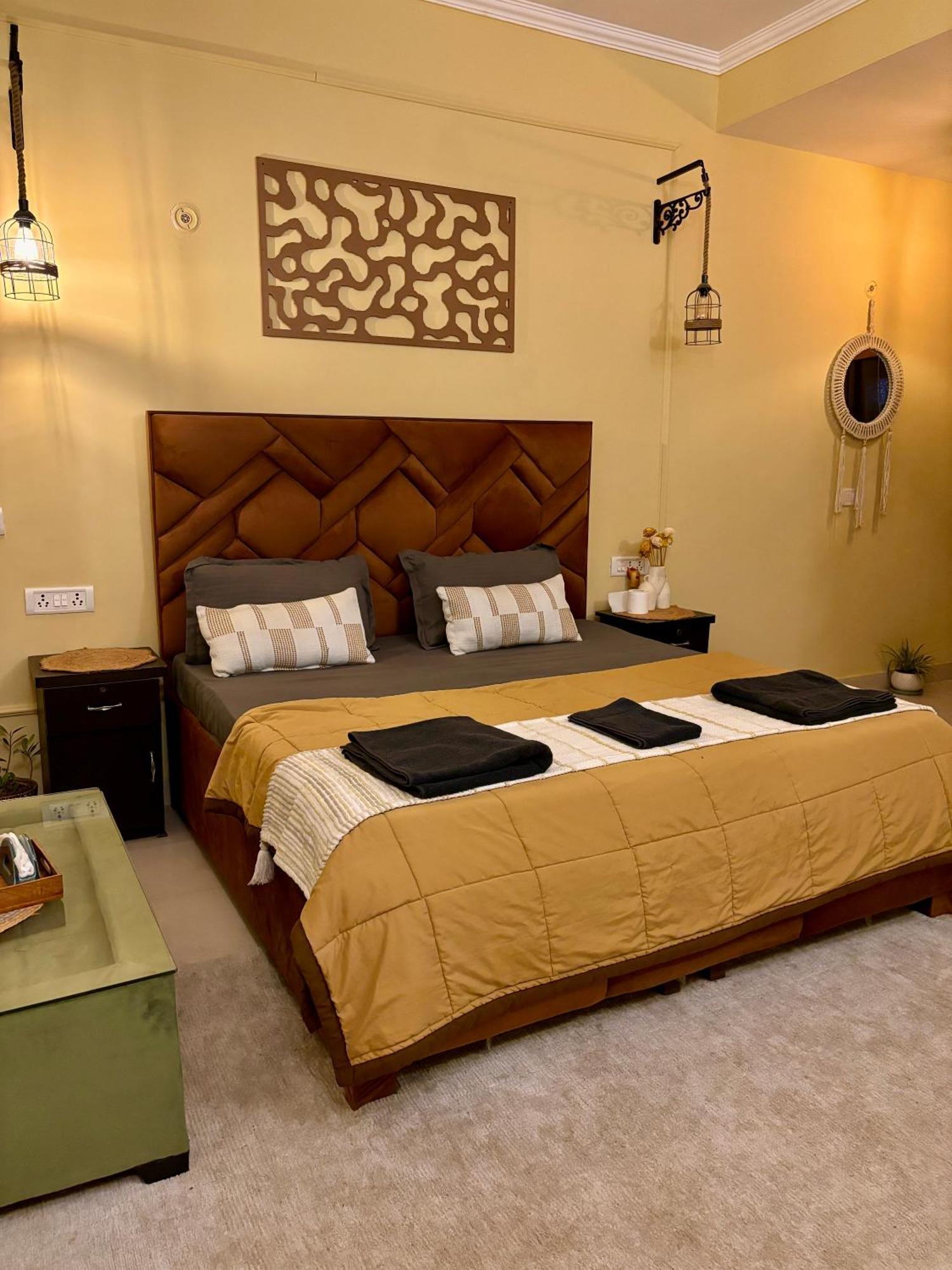 Atharva'S Homestay By Goaround Homes - Nehru Enclave Metro, South Delhi Нью-Дели Экстерьер фото