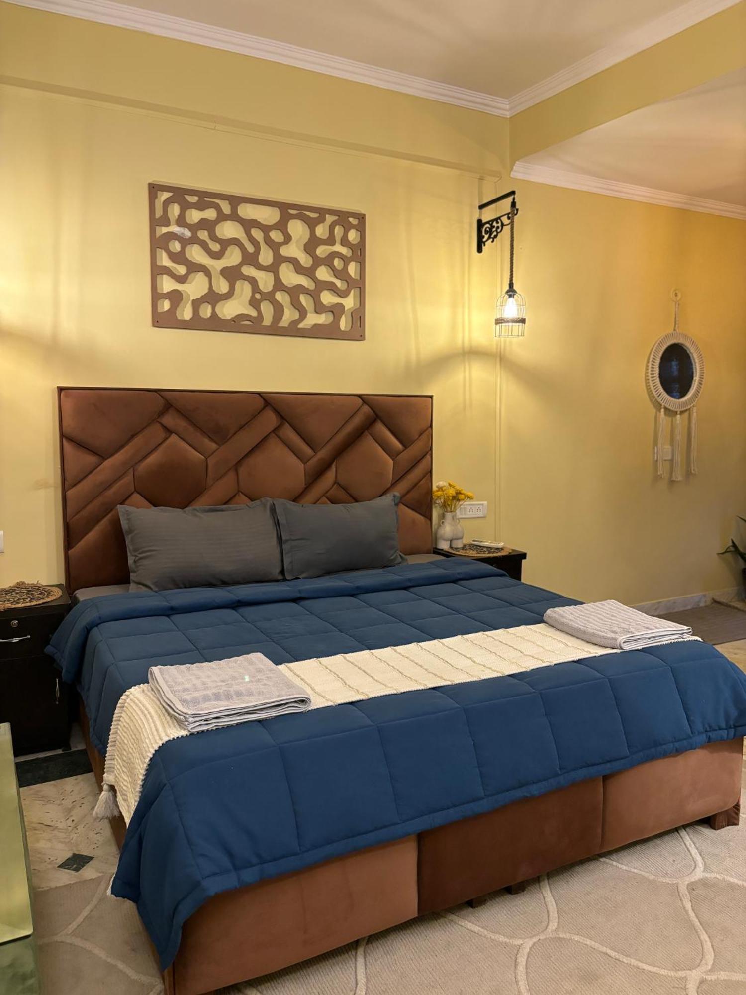 Atharva'S Homestay By Goaround Homes - Nehru Enclave Metro, South Delhi Нью-Дели Экстерьер фото