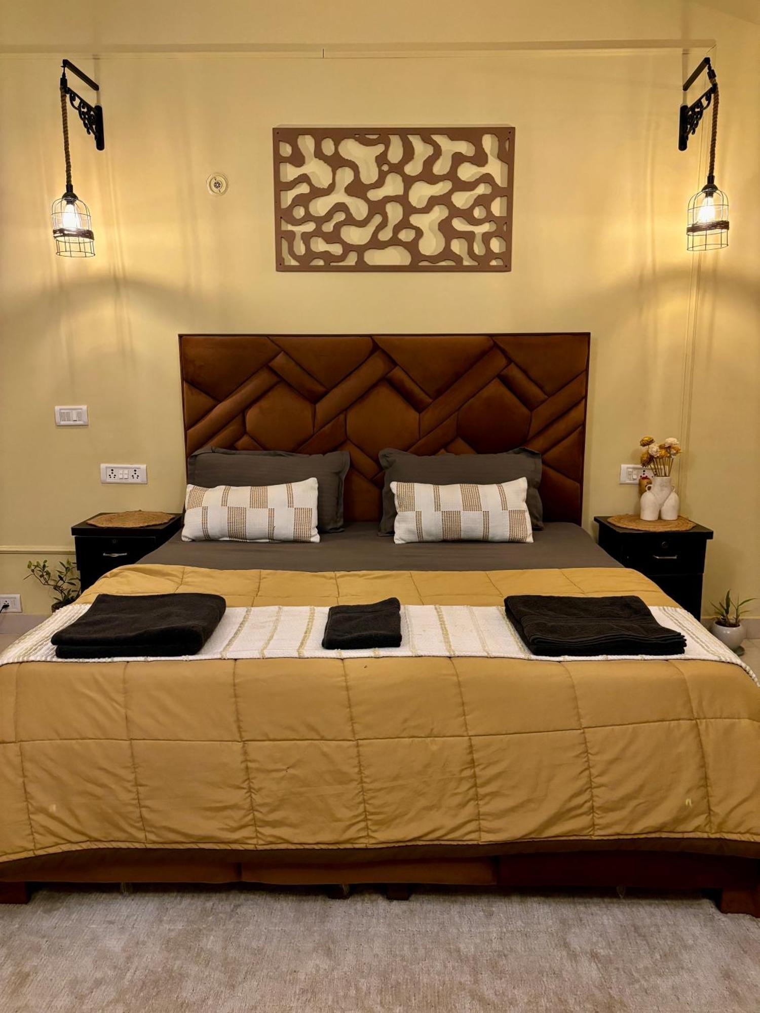 Atharva'S Homestay By Goaround Homes - Nehru Enclave Metro, South Delhi Нью-Дели Экстерьер фото
