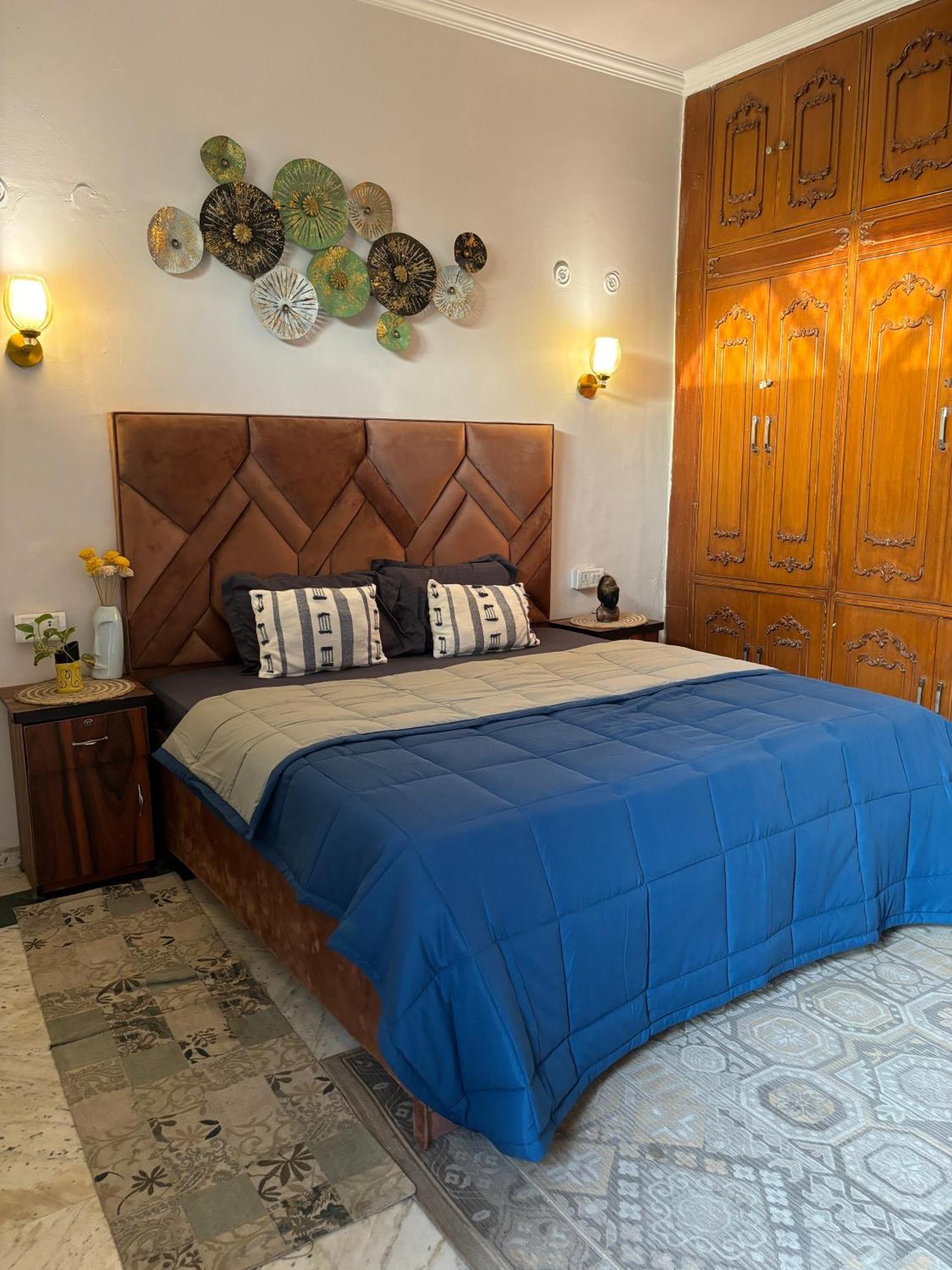Atharva'S Homestay By Goaround Homes - Nehru Enclave Metro, South Delhi Нью-Дели Экстерьер фото