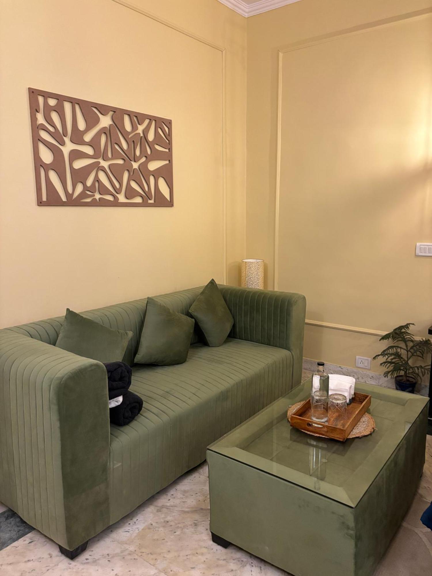 Atharva'S Homestay By Goaround Homes - Nehru Enclave Metro, South Delhi Нью-Дели Экстерьер фото