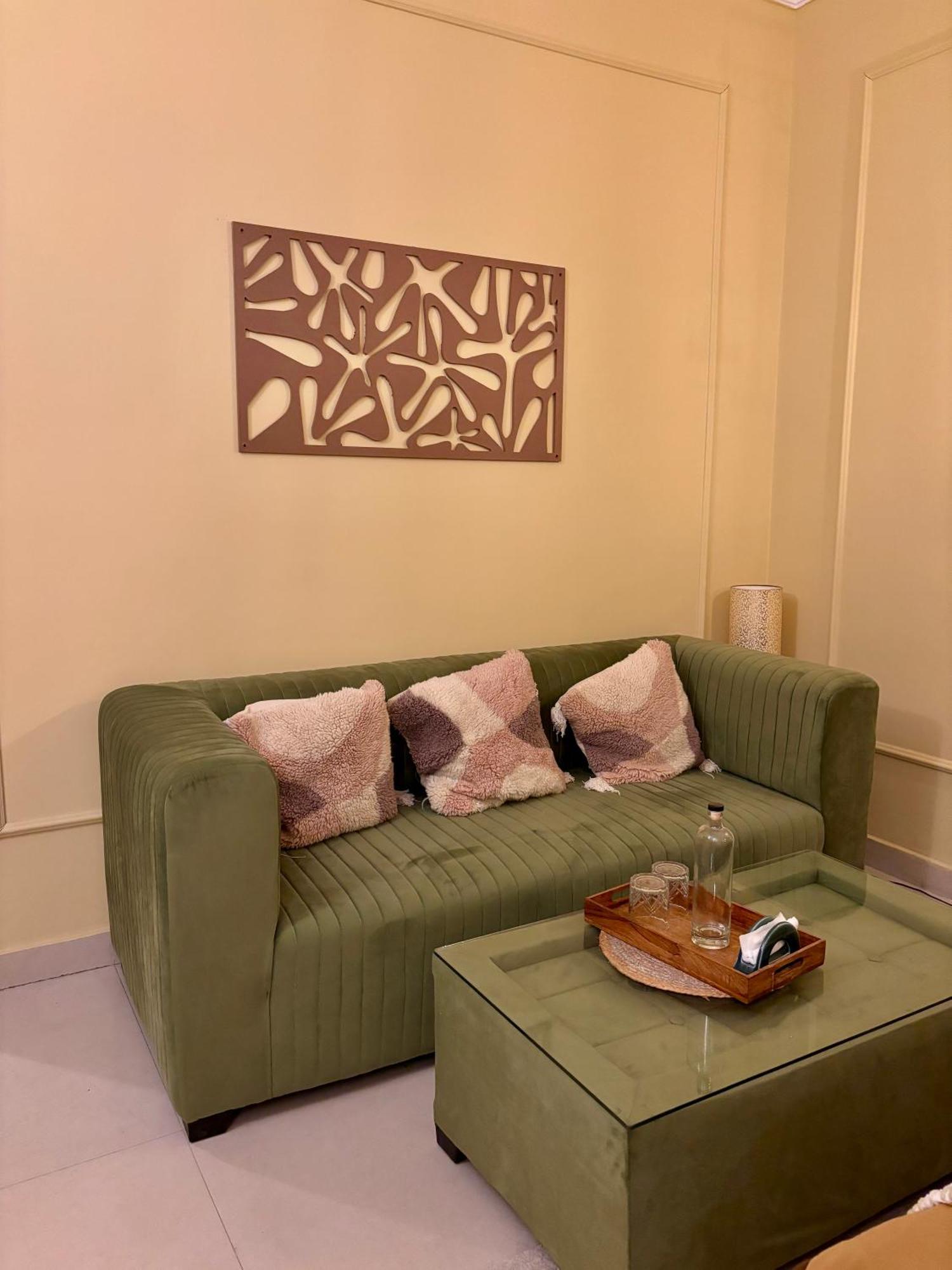 Atharva'S Homestay By Goaround Homes - Nehru Enclave Metro, South Delhi Нью-Дели Экстерьер фото