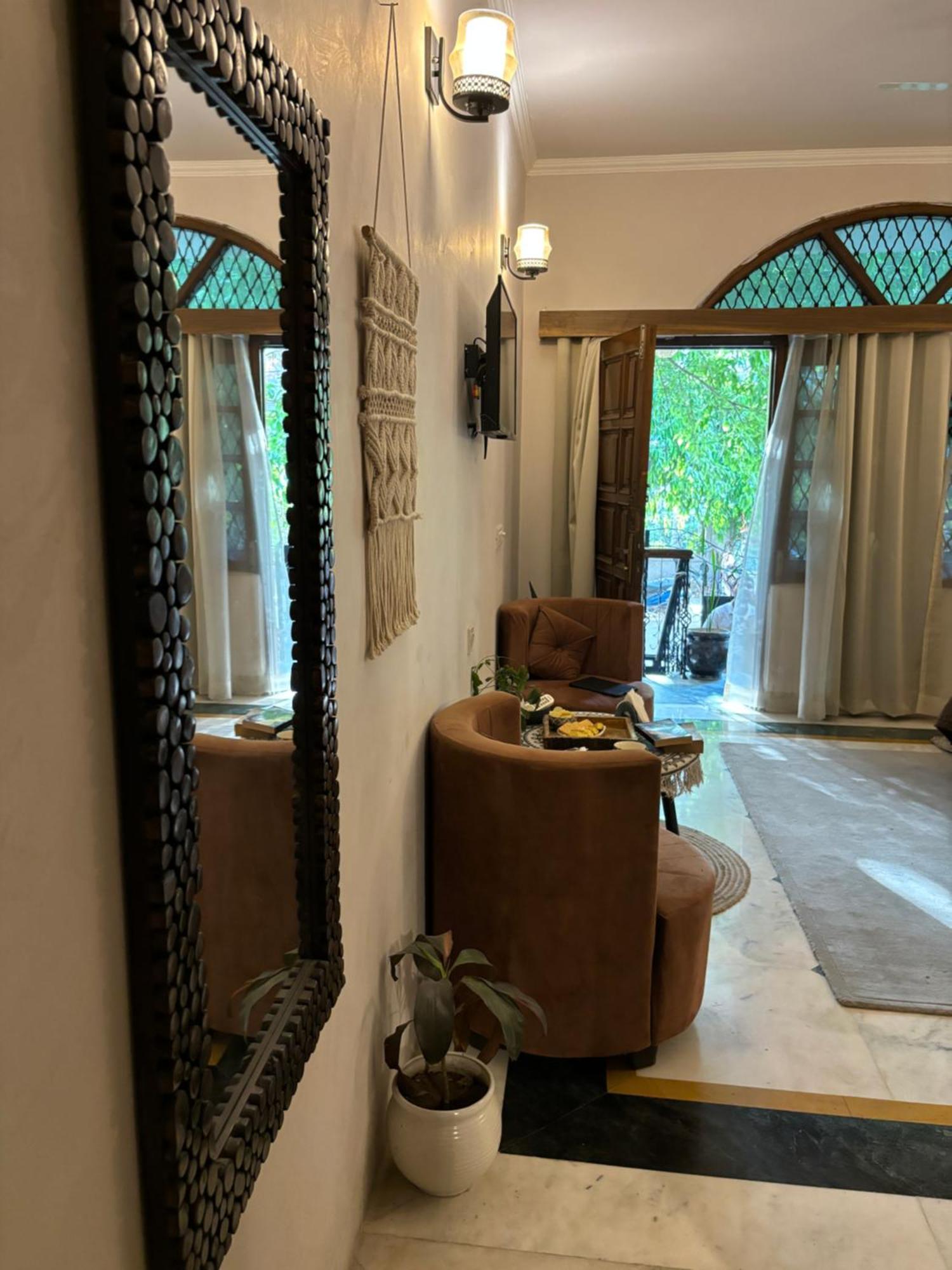 Atharva'S Homestay By Goaround Homes - Nehru Enclave Metro, South Delhi Нью-Дели Экстерьер фото