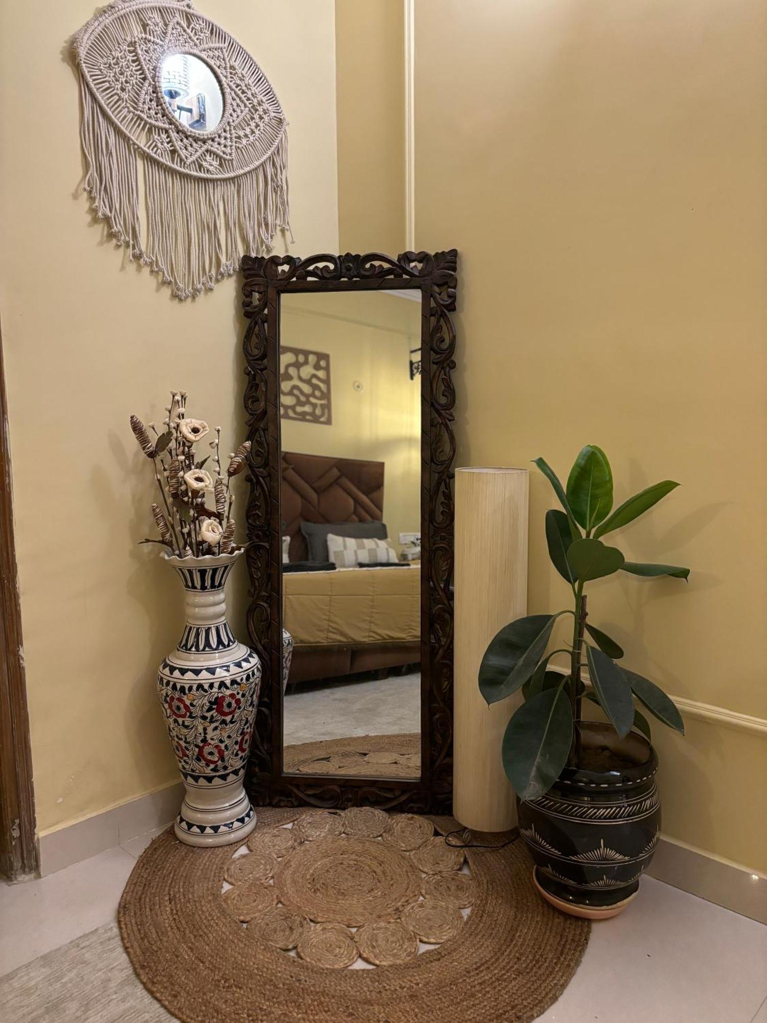 Atharva'S Homestay By Goaround Homes - Nehru Enclave Metro, South Delhi Нью-Дели Экстерьер фото