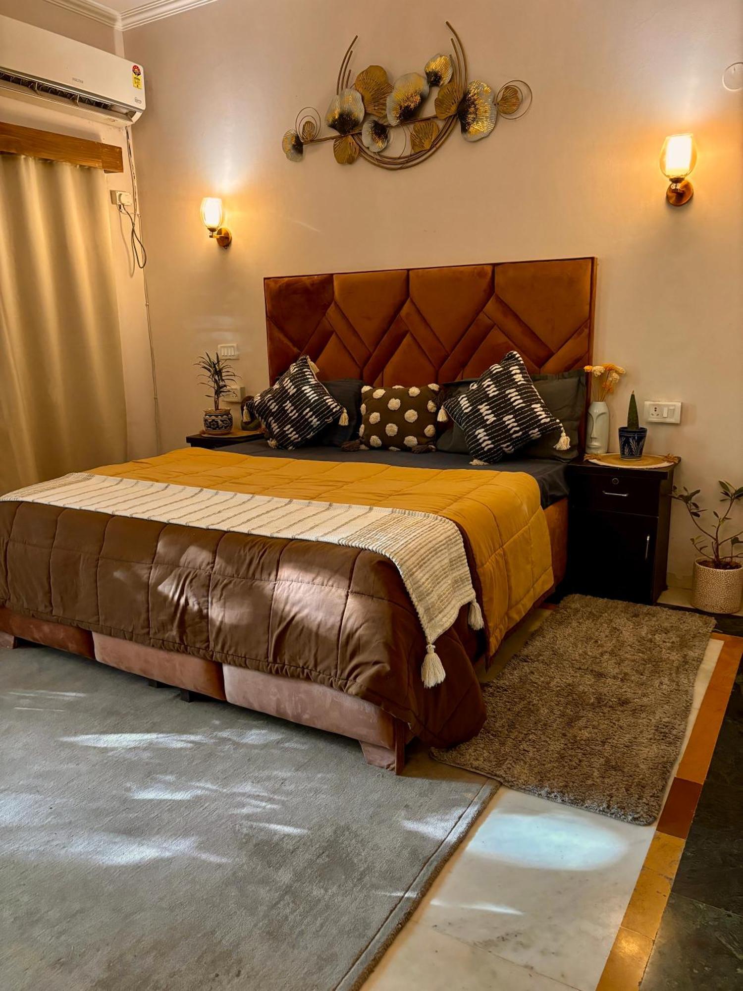 Atharva'S Homestay By Goaround Homes - Nehru Enclave Metro, South Delhi Нью-Дели Экстерьер фото