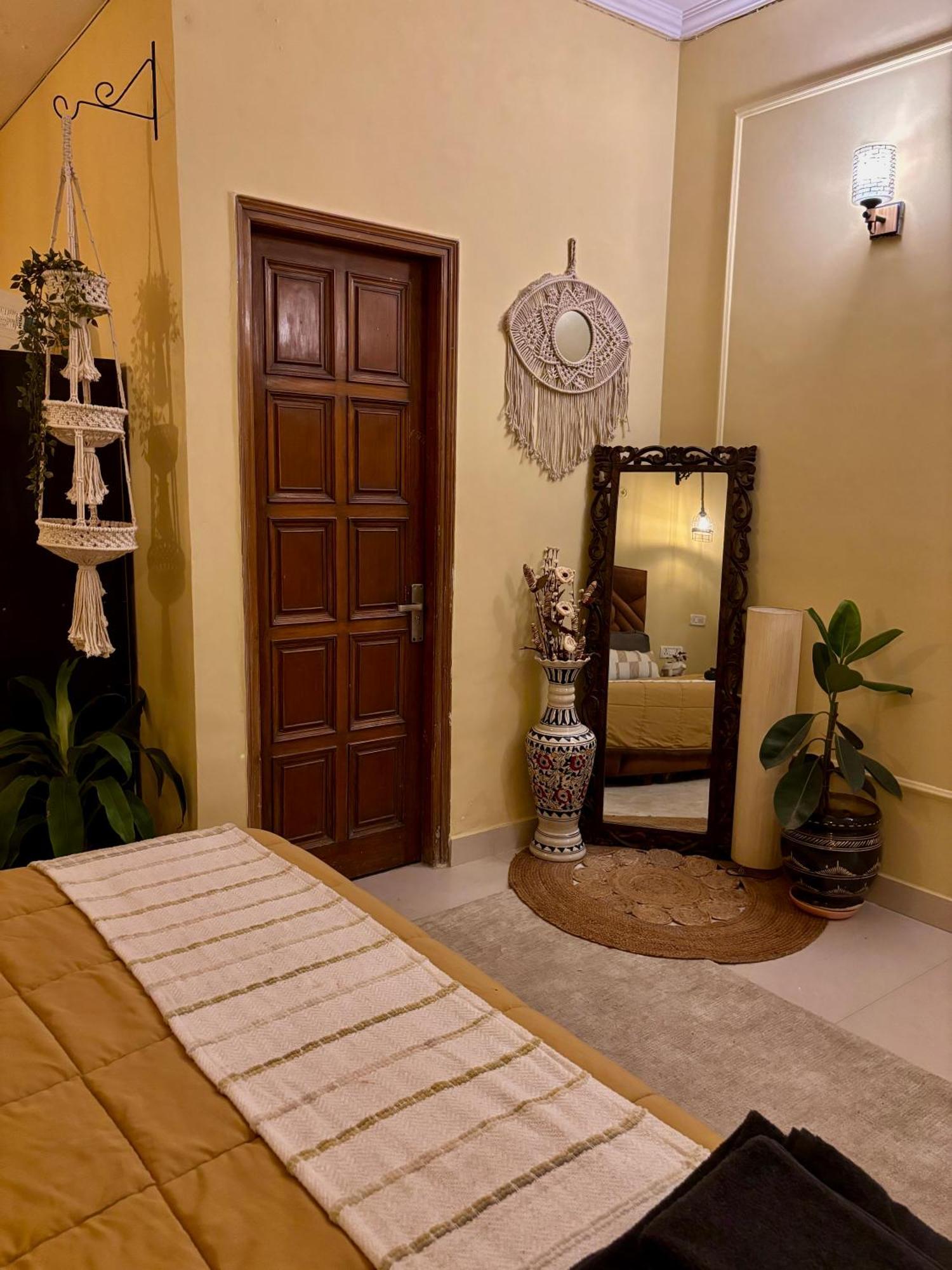 Atharva'S Homestay By Goaround Homes - Nehru Enclave Metro, South Delhi Нью-Дели Экстерьер фото