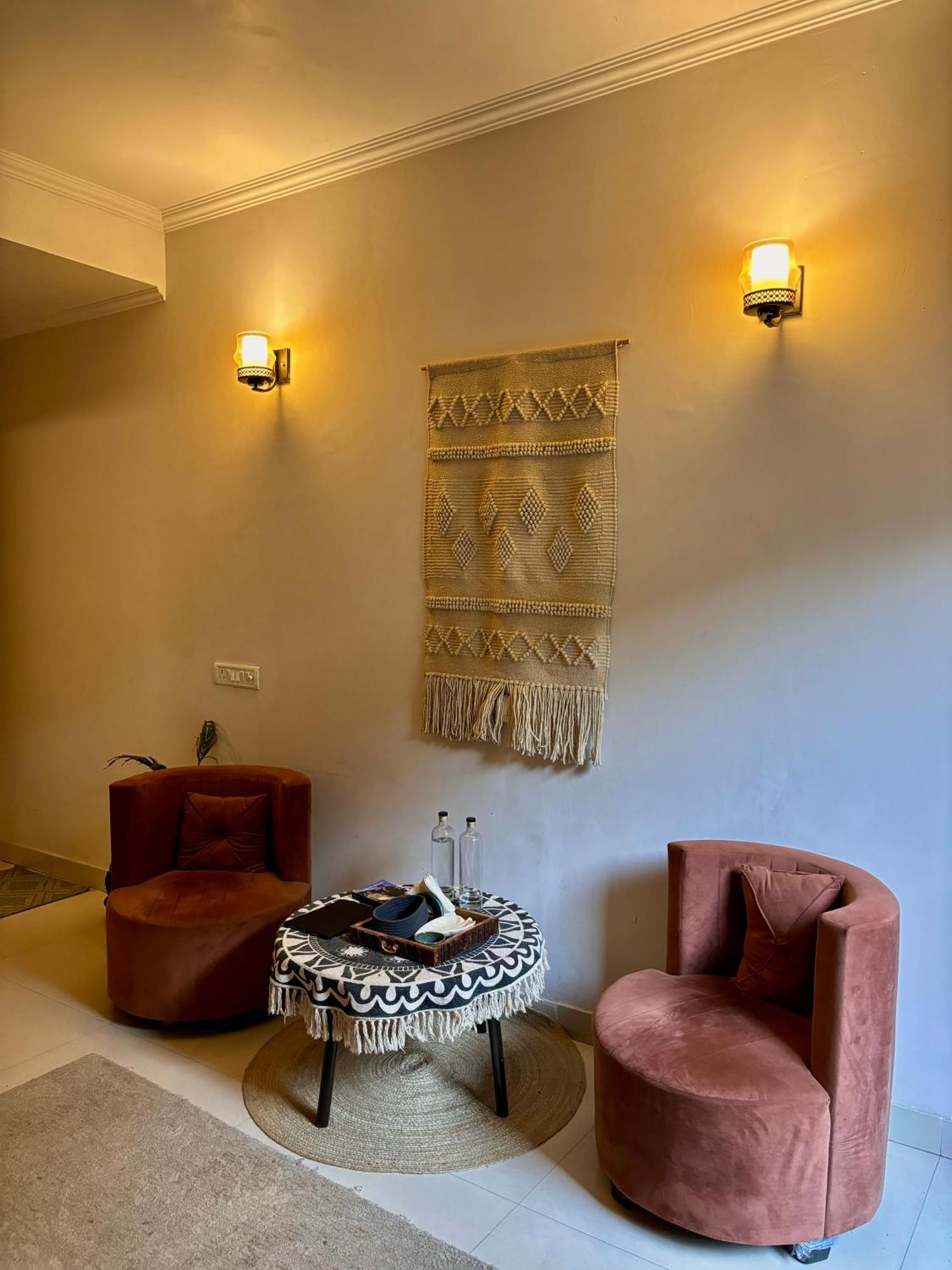 Atharva'S Homestay By Goaround Homes - Nehru Enclave Metro, South Delhi Нью-Дели Экстерьер фото