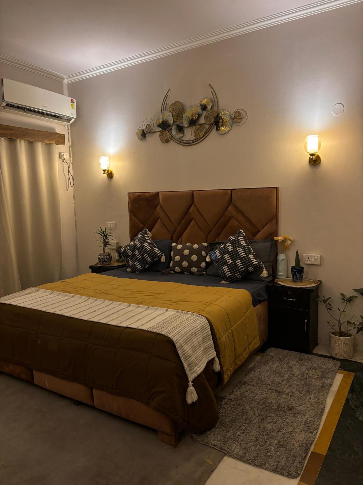 Atharva'S Homestay By Goaround Homes - Nehru Enclave Metro, South Delhi Нью-Дели Экстерьер фото