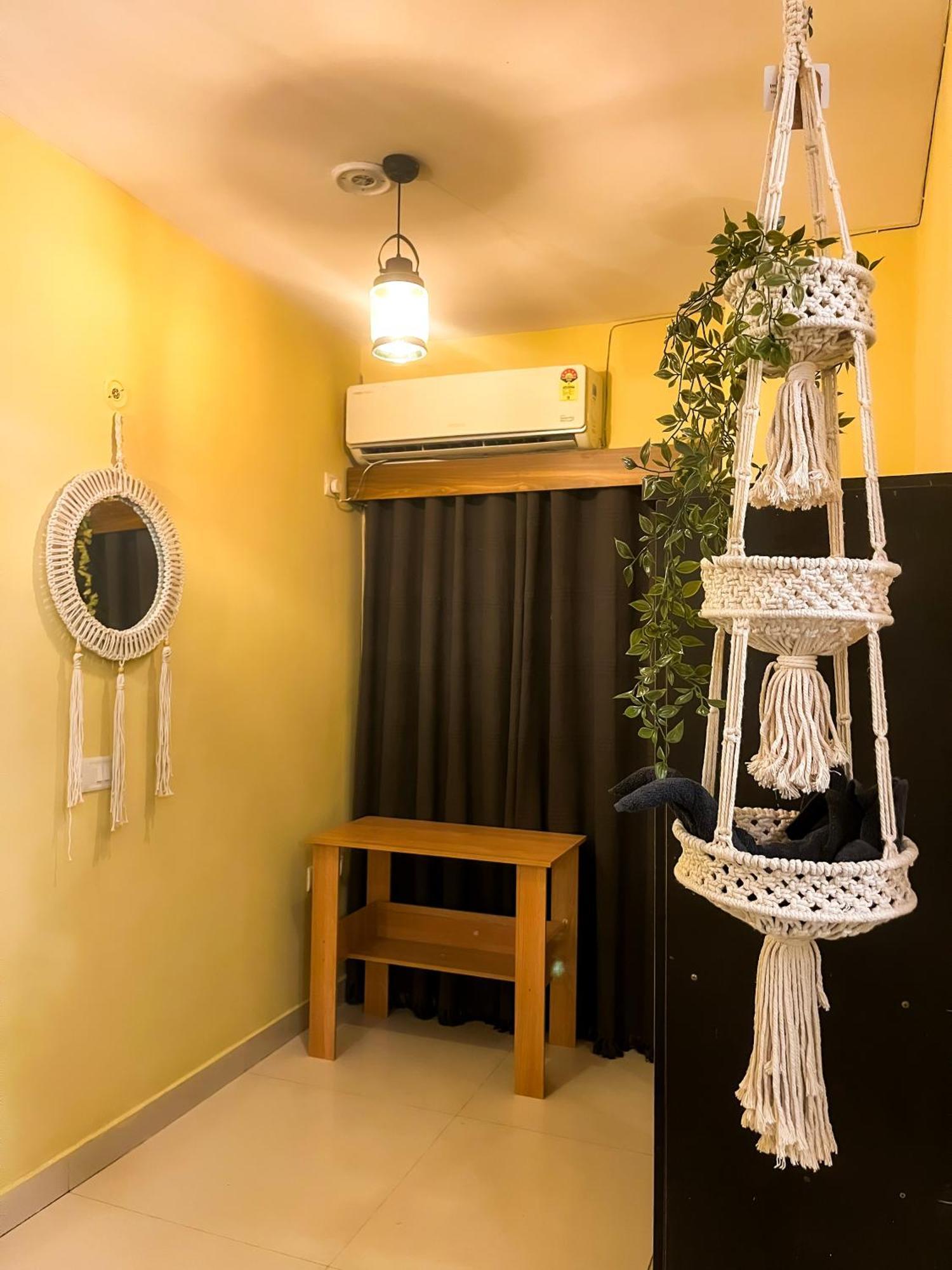 Atharva'S Homestay By Goaround Homes - Nehru Enclave Metro, South Delhi Нью-Дели Экстерьер фото