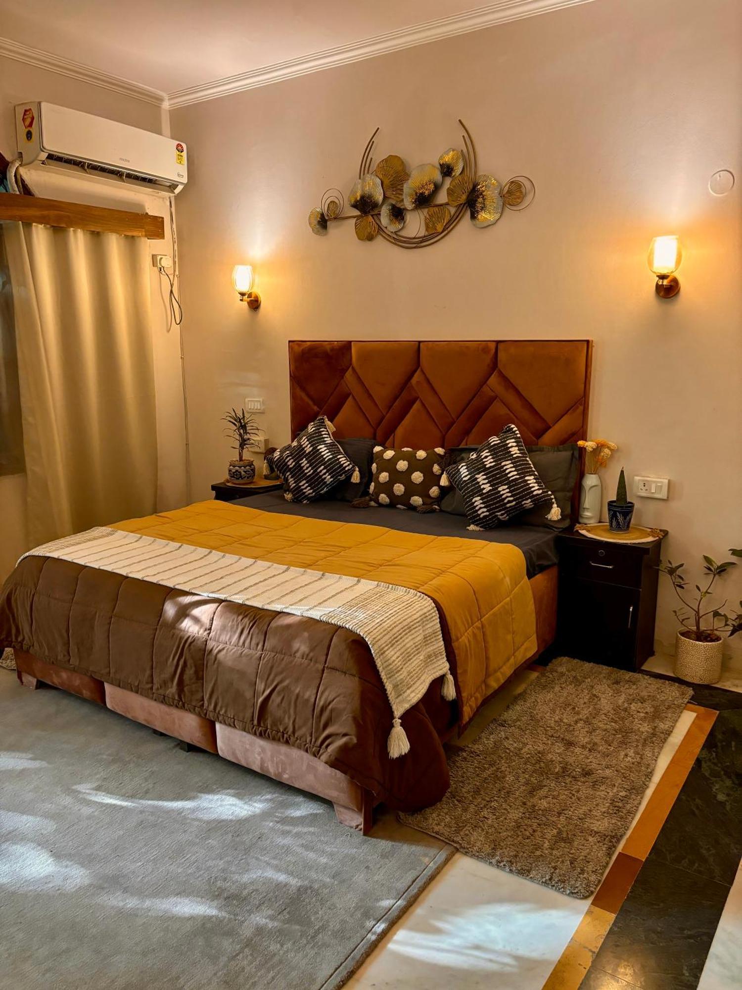 Atharva'S Homestay By Goaround Homes - Nehru Enclave Metro, South Delhi Нью-Дели Экстерьер фото