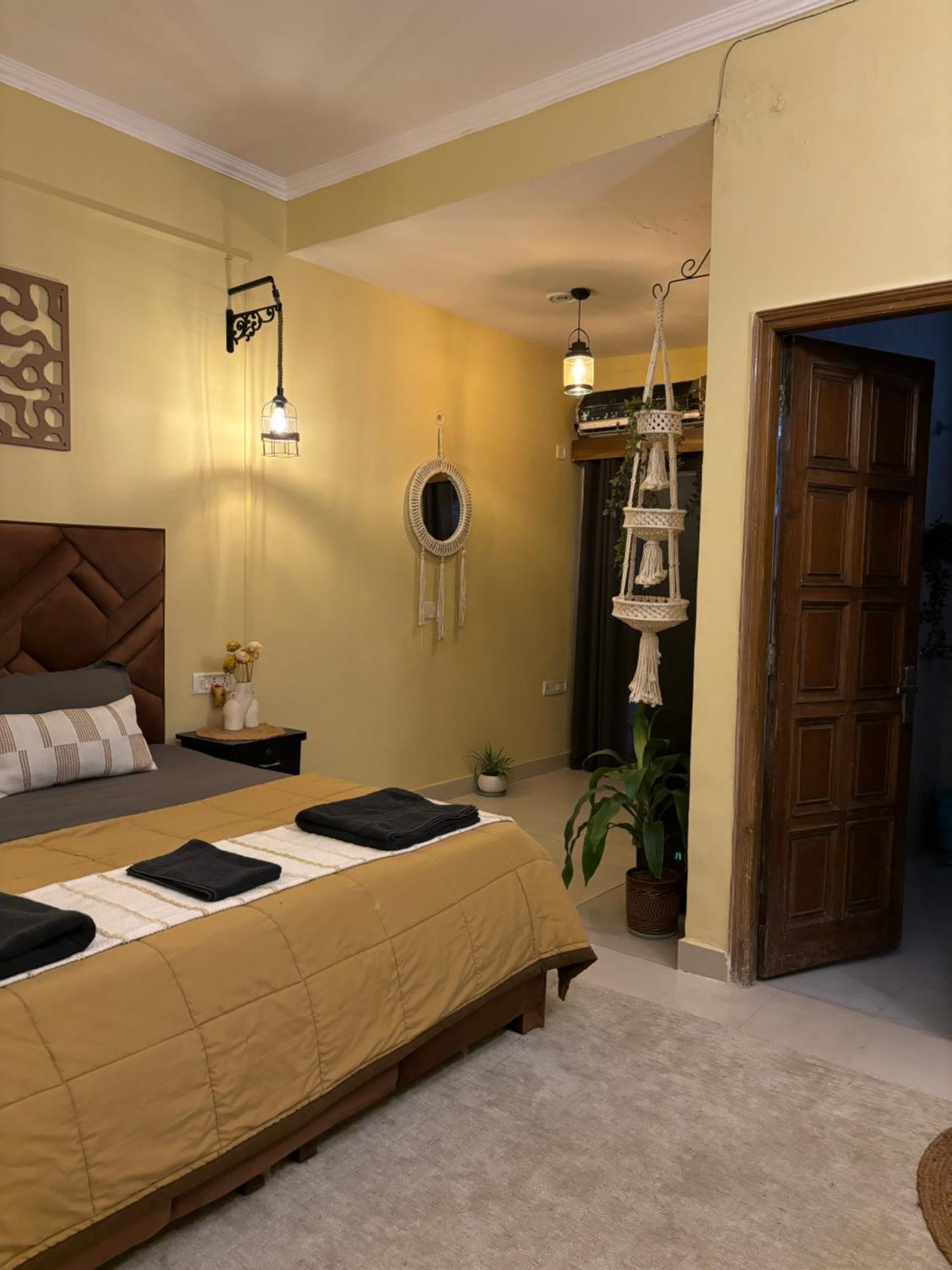 Atharva'S Homestay By Goaround Homes - Nehru Enclave Metro, South Delhi Нью-Дели Экстерьер фото