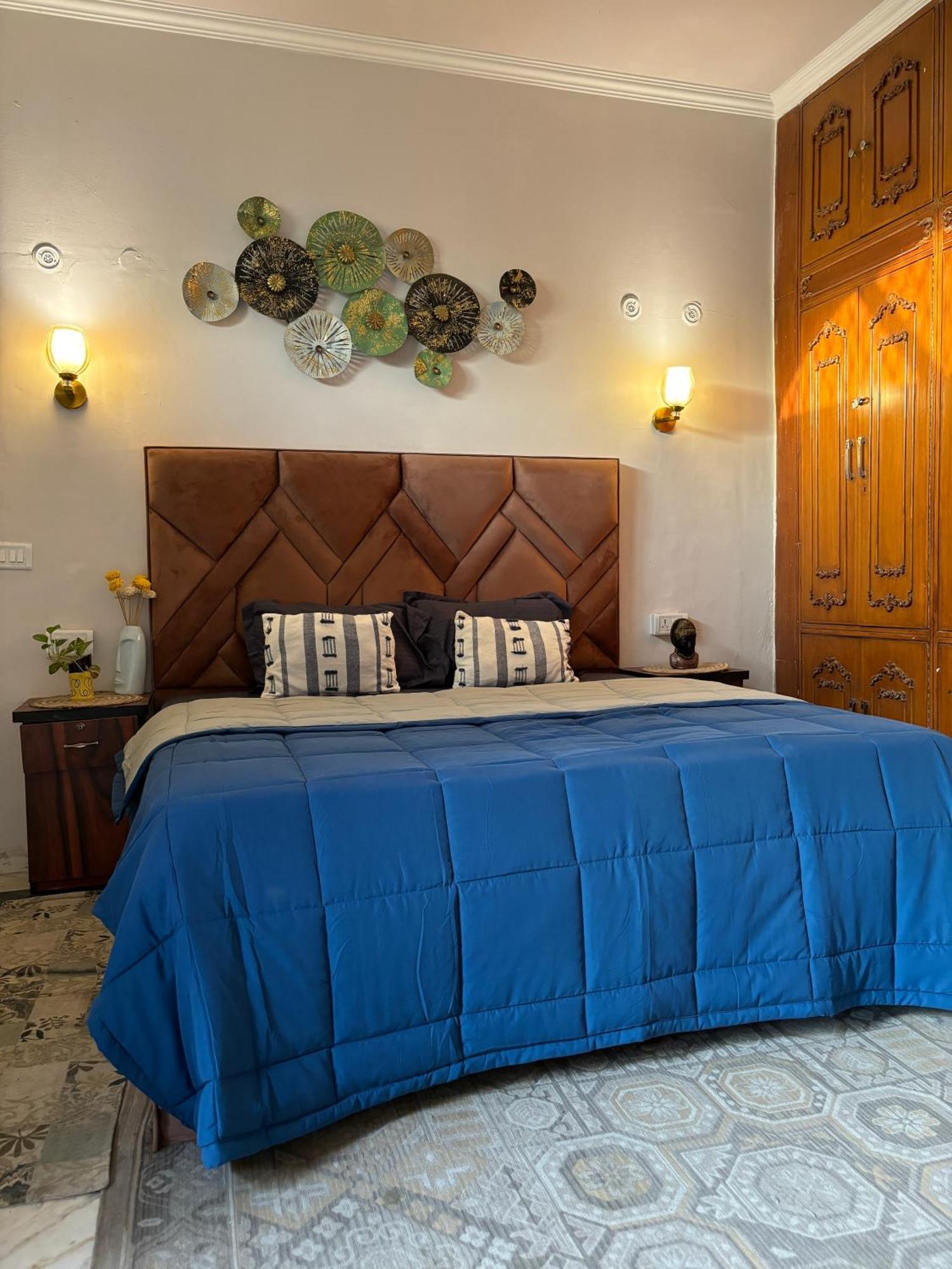 Atharva'S Homestay By Goaround Homes - Nehru Enclave Metro, South Delhi Нью-Дели Экстерьер фото