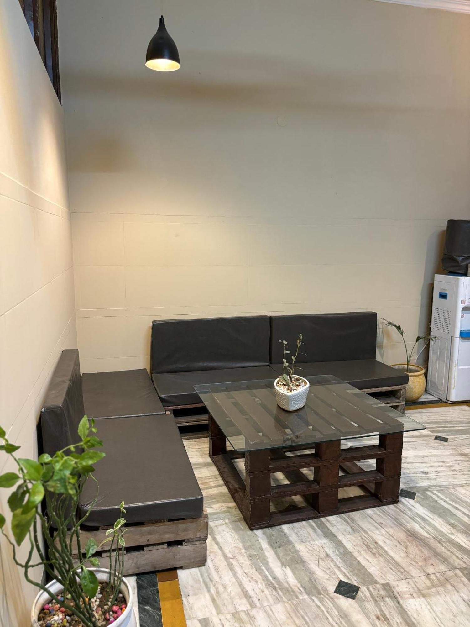 Atharva'S Homestay By Goaround Homes - Nehru Enclave Metro, South Delhi Нью-Дели Экстерьер фото