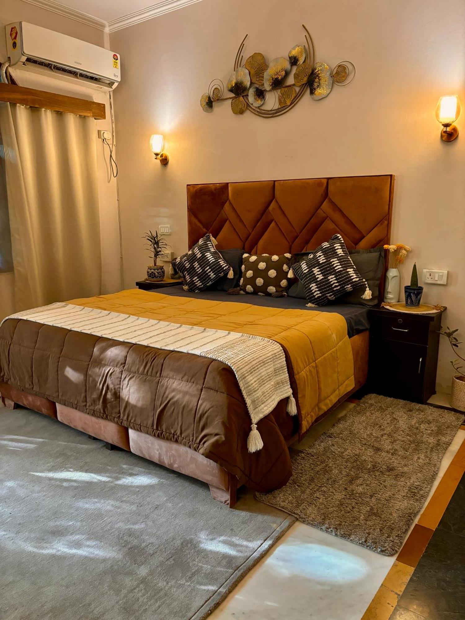Atharva'S Homestay By Goaround Homes - Nehru Enclave Metro, South Delhi Нью-Дели Экстерьер фото