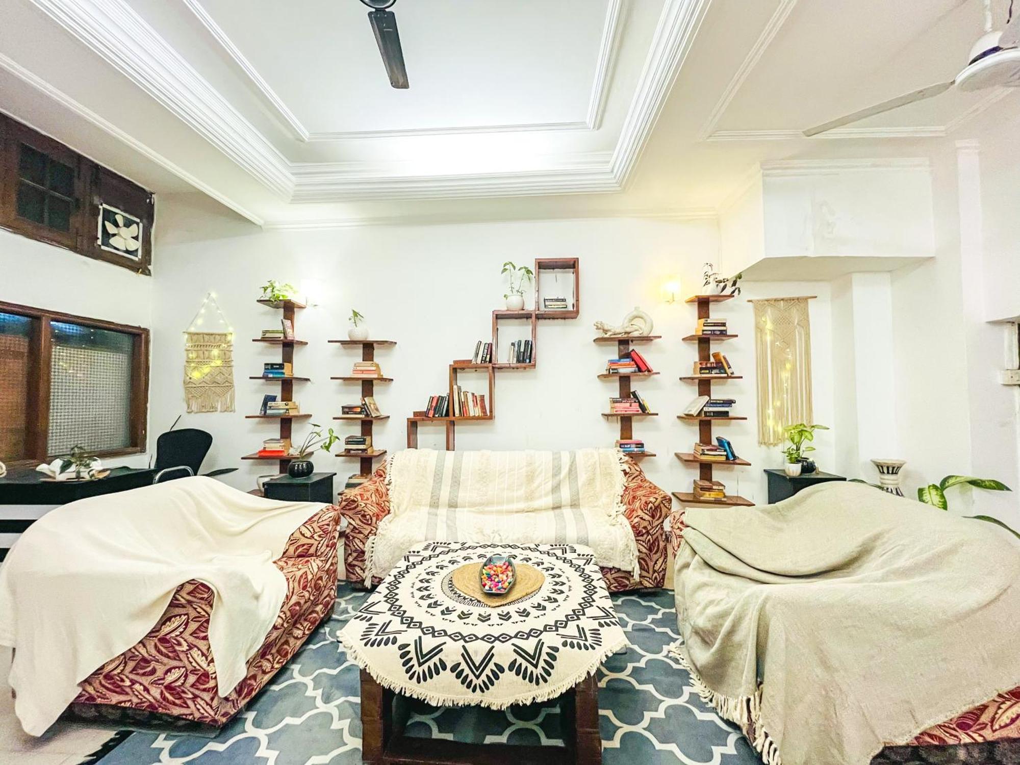 Atharva'S Homestay By Goaround Homes - Nehru Enclave Metro, South Delhi Нью-Дели Экстерьер фото