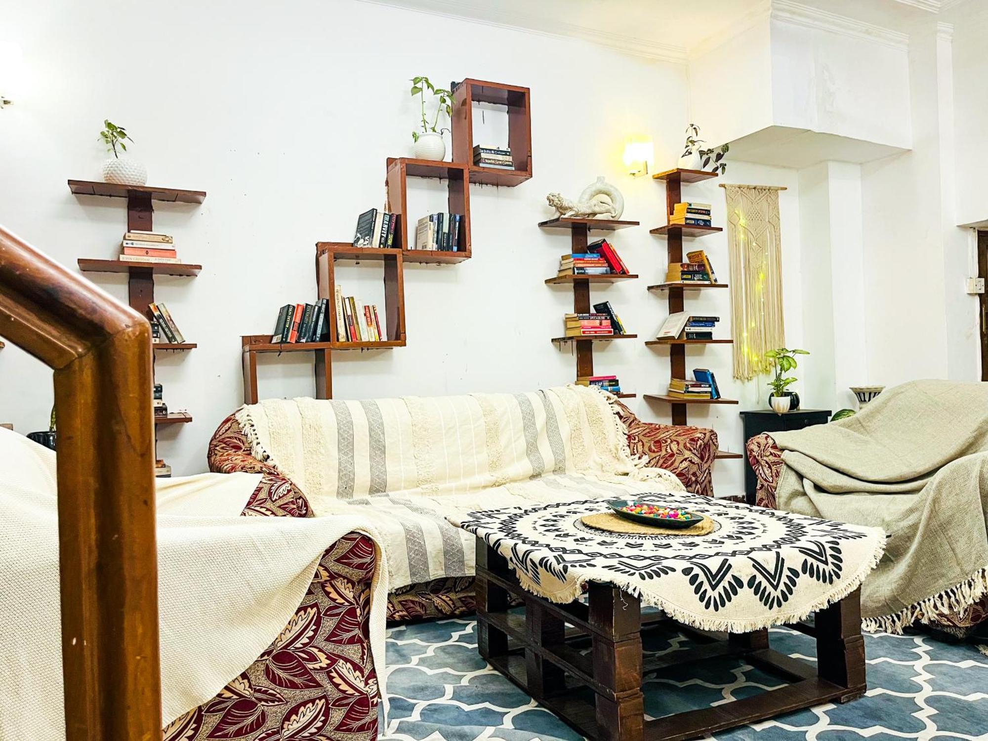 Atharva'S Homestay By Goaround Homes - Nehru Enclave Metro, South Delhi Нью-Дели Экстерьер фото