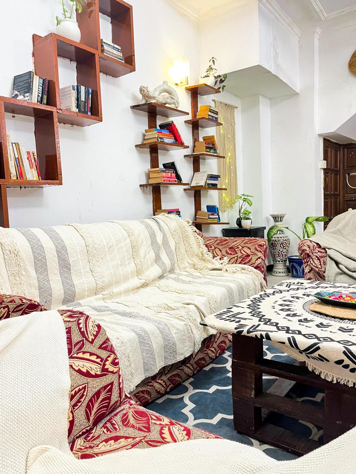 Atharva'S Homestay By Goaround Homes - Nehru Enclave Metro, South Delhi Нью-Дели Экстерьер фото