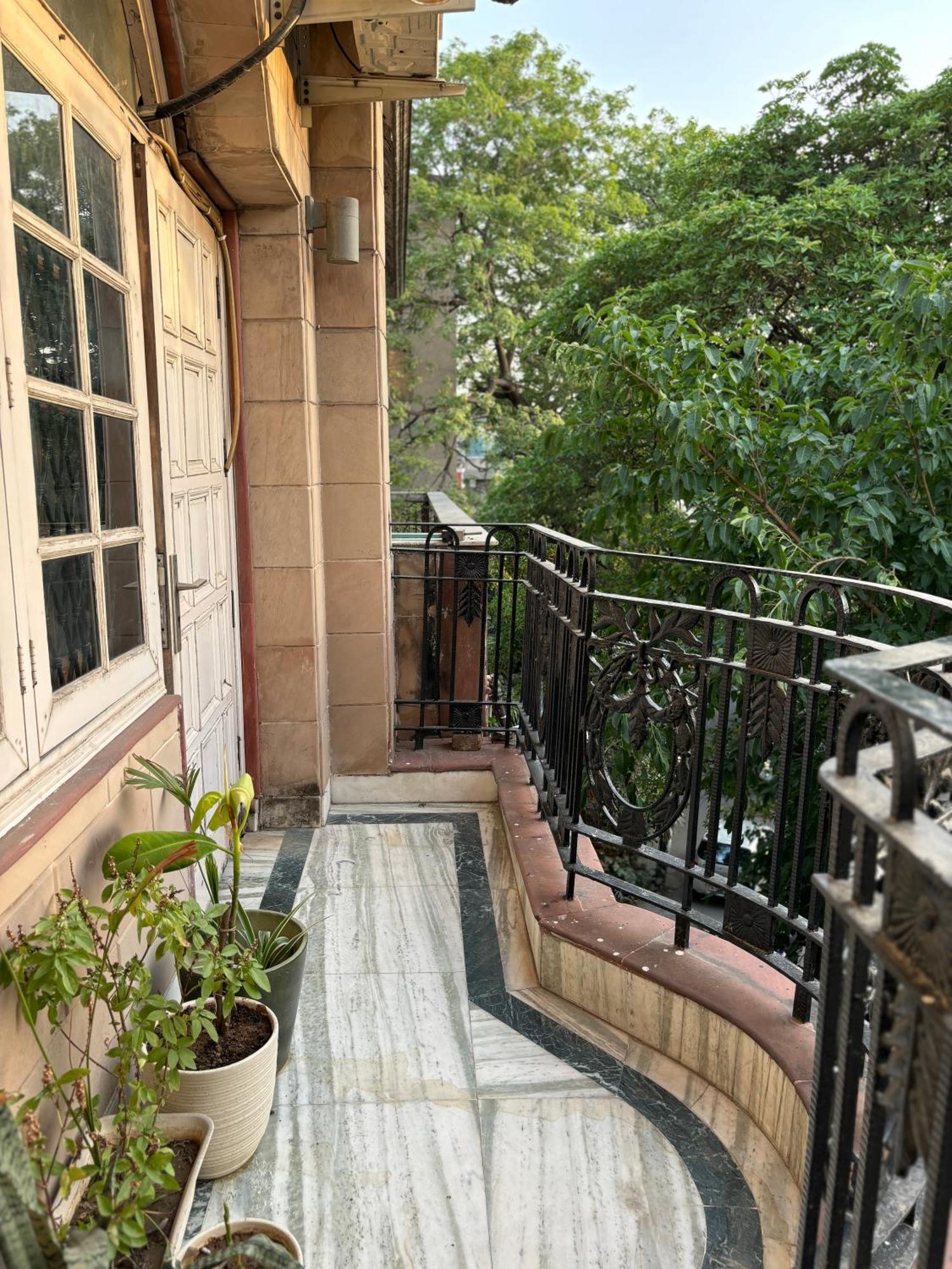 Atharva'S Homestay By Goaround Homes - Nehru Enclave Metro, South Delhi Нью-Дели Экстерьер фото