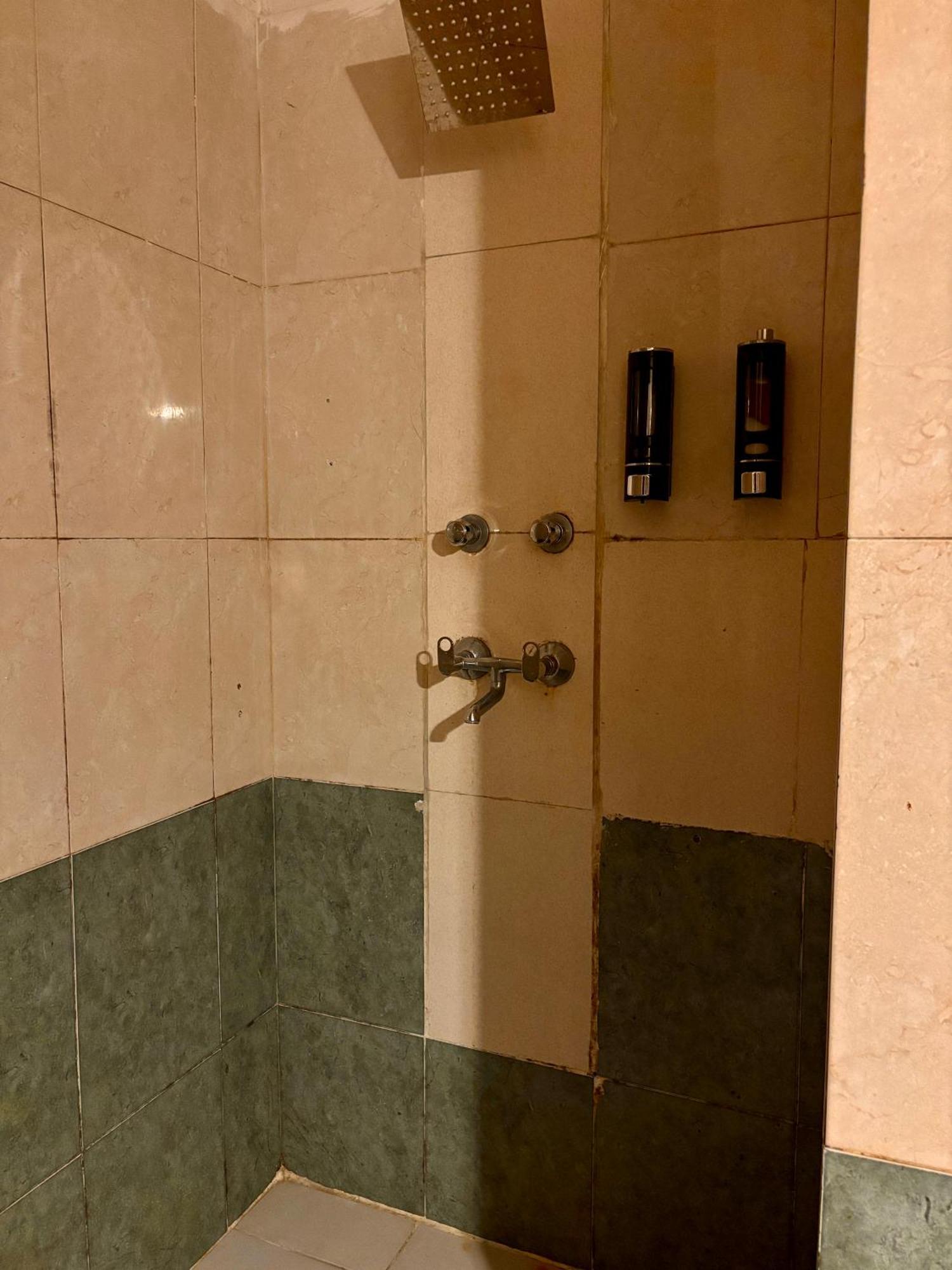 Atharva'S Homestay By Goaround Homes - Nehru Enclave Metro, South Delhi Нью-Дели Экстерьер фото