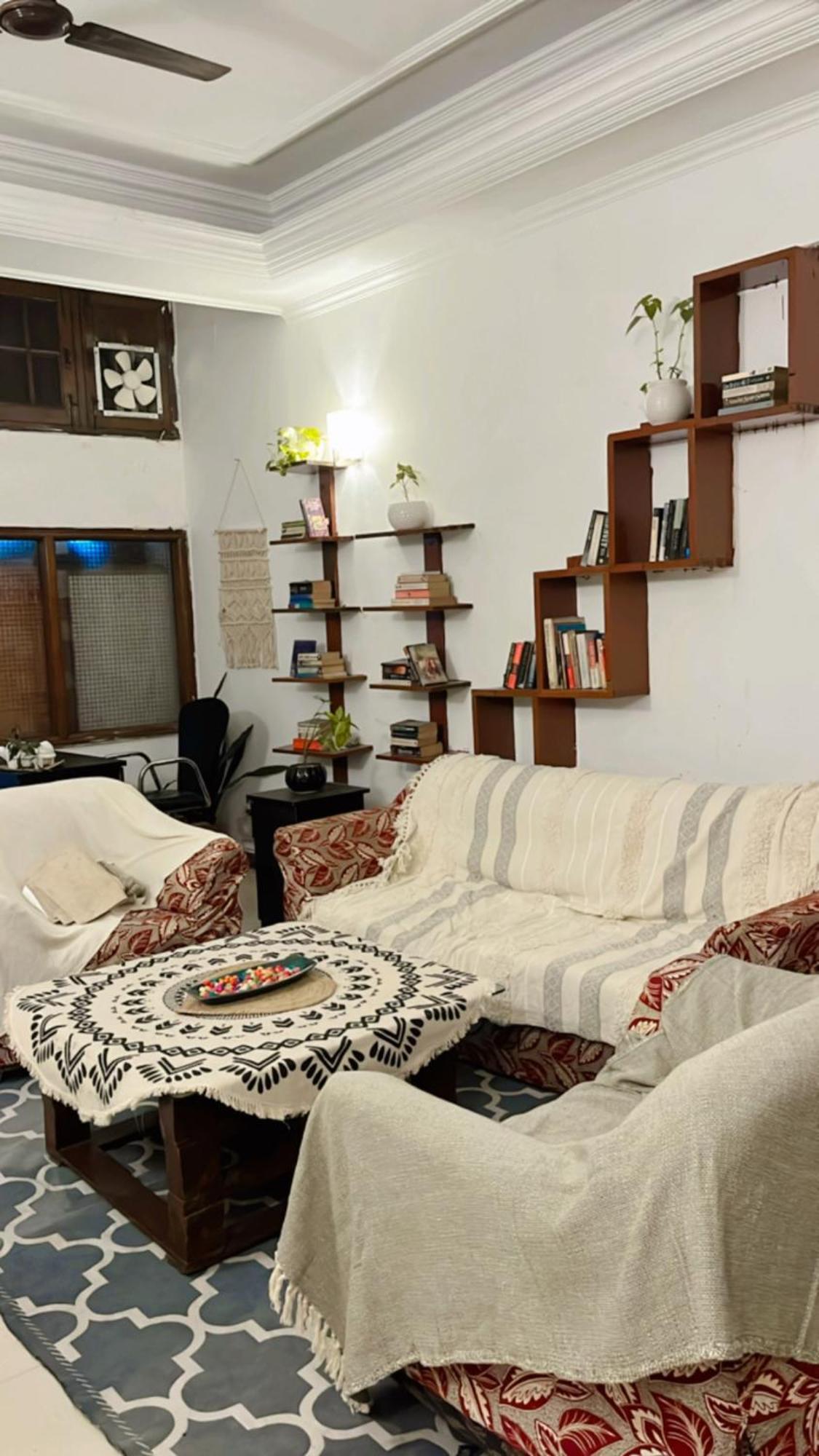 Atharva'S Homestay By Goaround Homes - Nehru Enclave Metro, South Delhi Нью-Дели Экстерьер фото