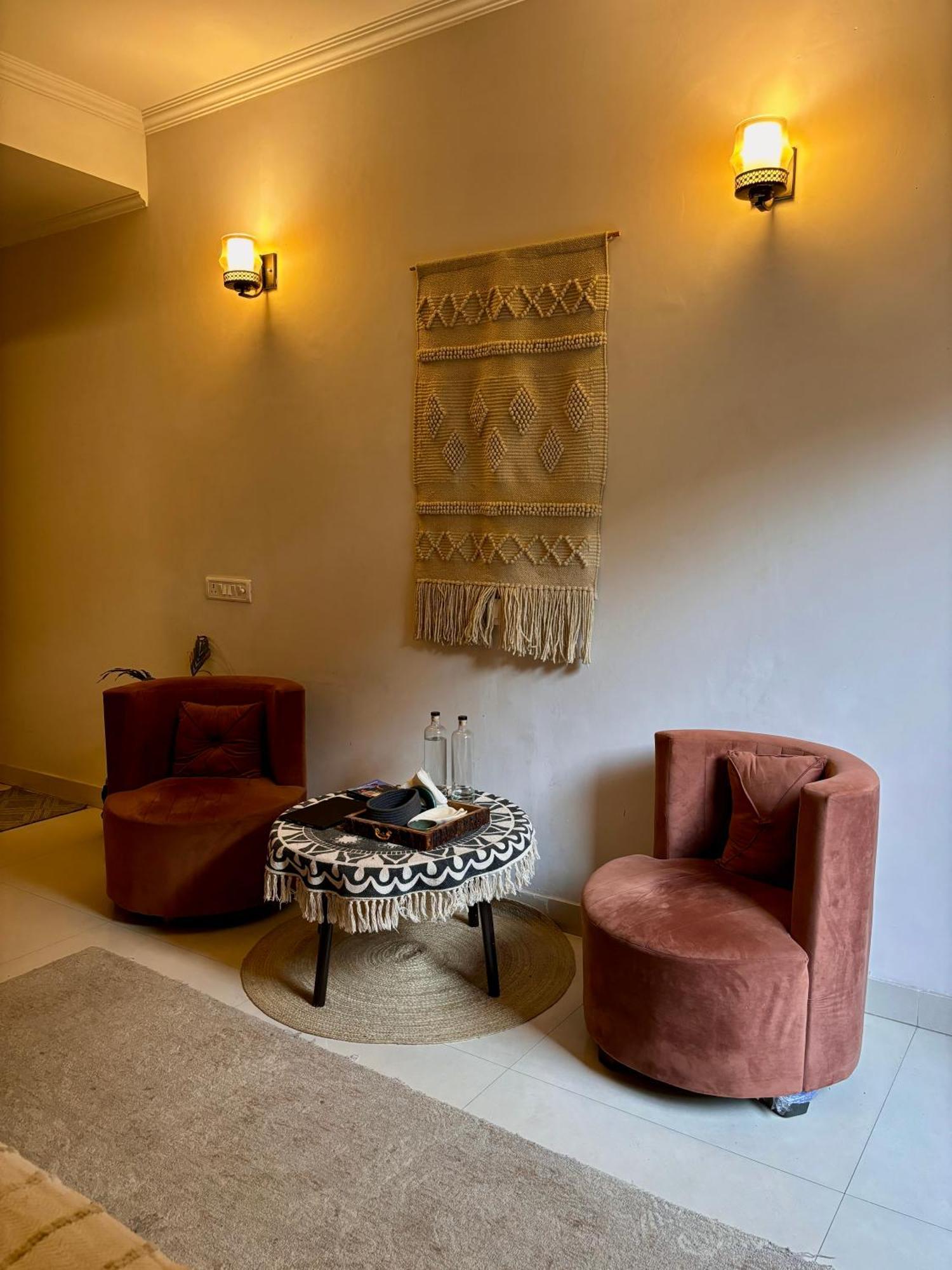 Atharva'S Homestay By Goaround Homes - Nehru Enclave Metro, South Delhi Нью-Дели Экстерьер фото