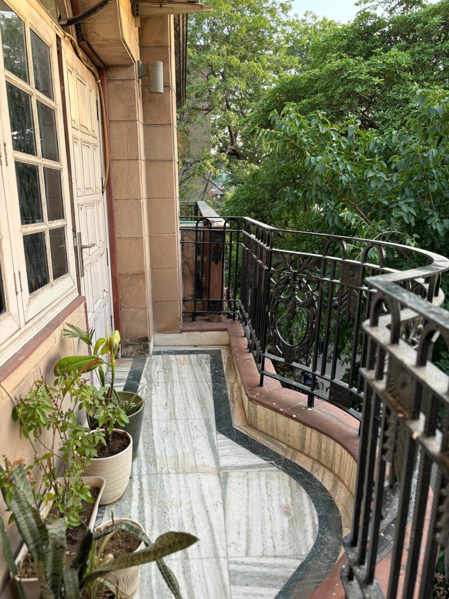 Atharva'S Homestay By Goaround Homes - Nehru Enclave Metro, South Delhi Нью-Дели Экстерьер фото